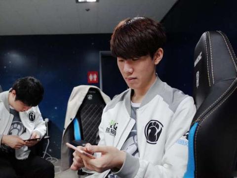 B8 将面对 Legacy ，而 NRG 将面对 Fnatic ，争夺 StarLadder Budapest Major 第二阶段的名额