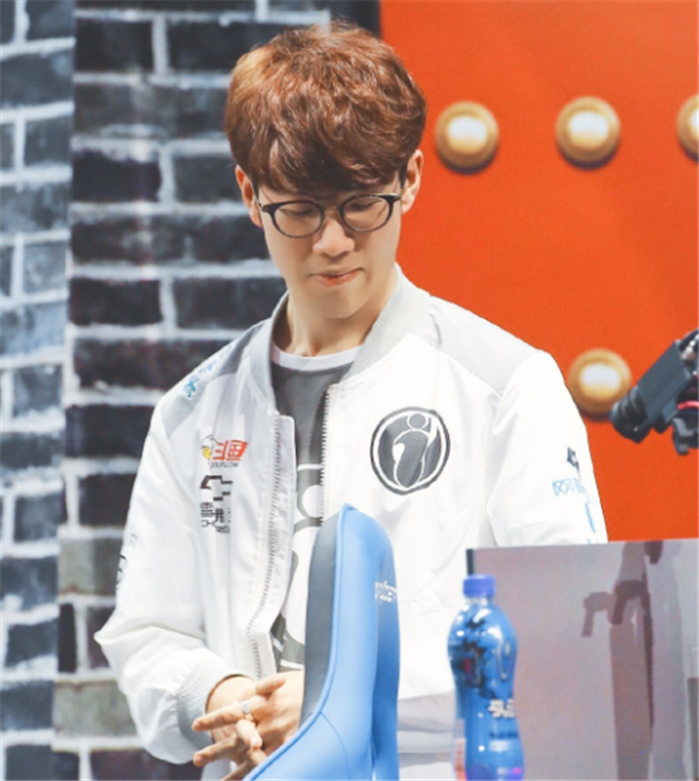 V4电竞节：Gambit击败Entropiq夺得冠军